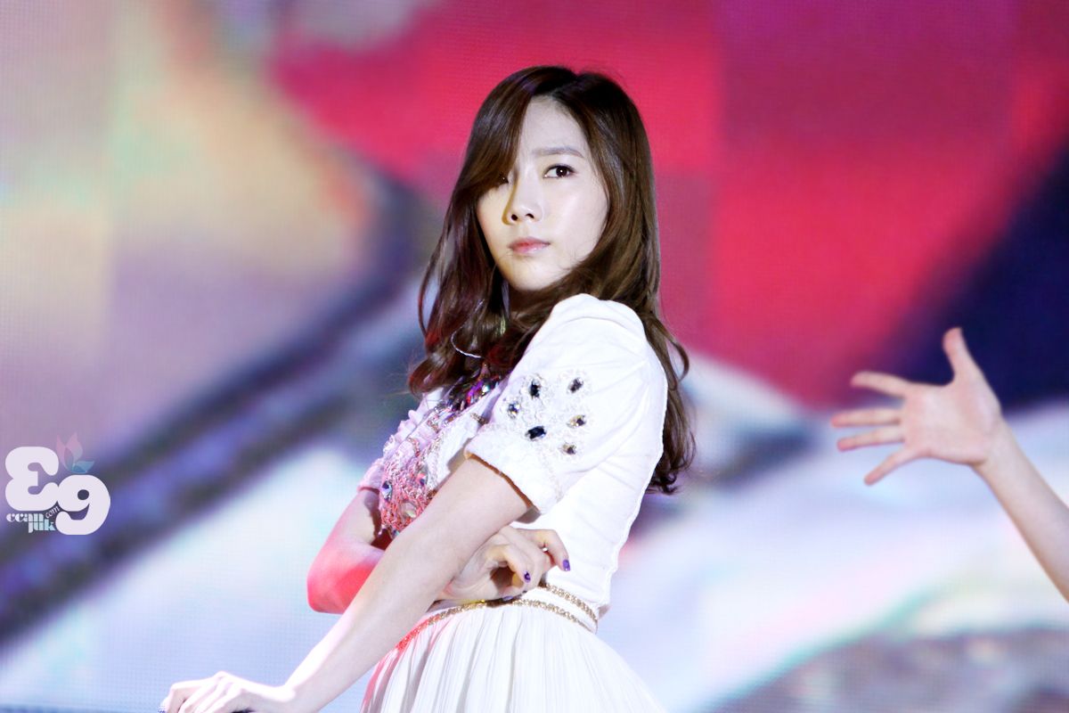 121007 강남 페스티벌 태연 직찍 35pics (CRISIS메인 + 깐죽Part.1 + 탱별)