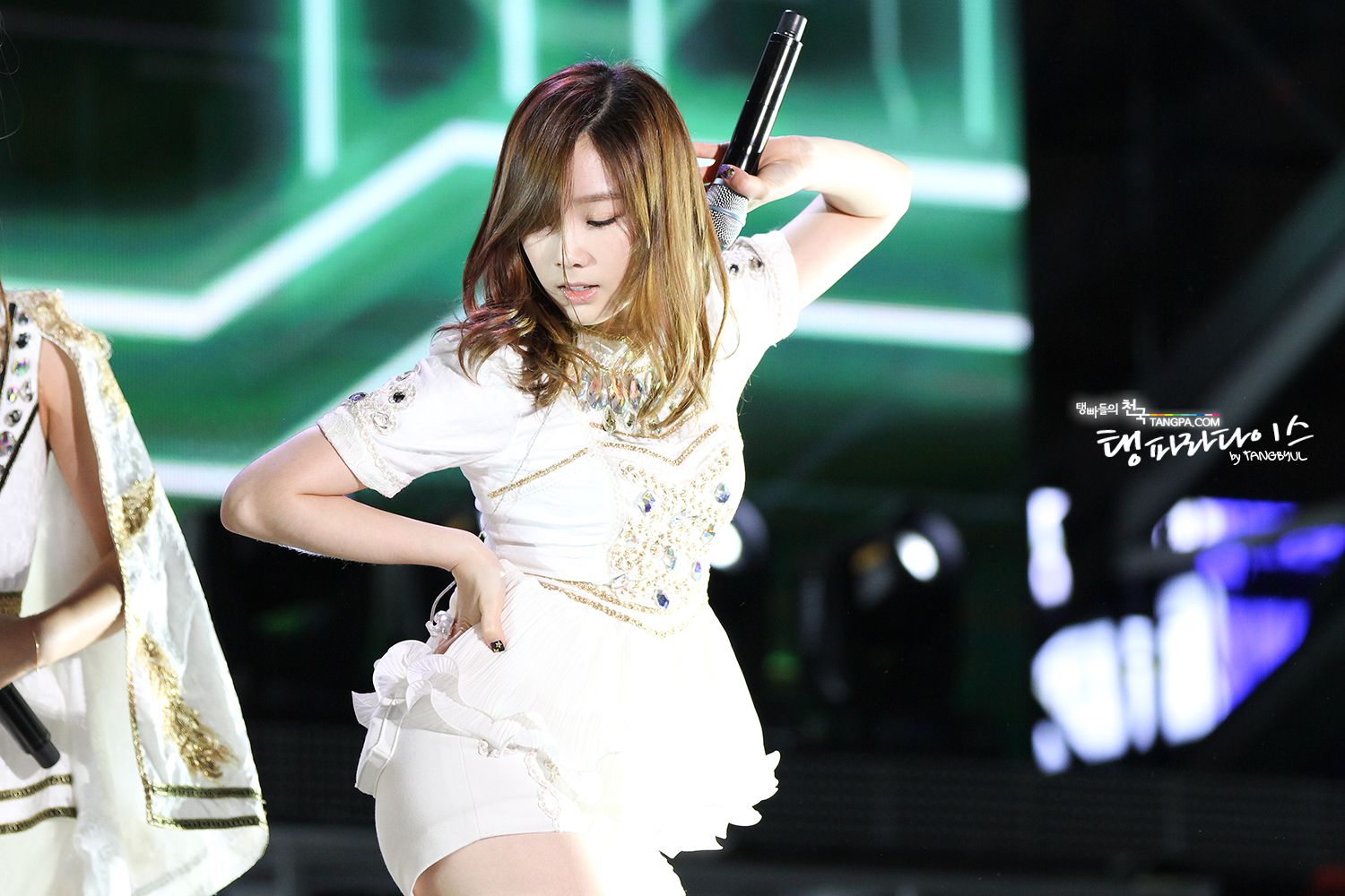 121007 강남 페스티벌 태연 직찍 35pics (CRISIS메인 + 깐죽Part.1 + 탱별)