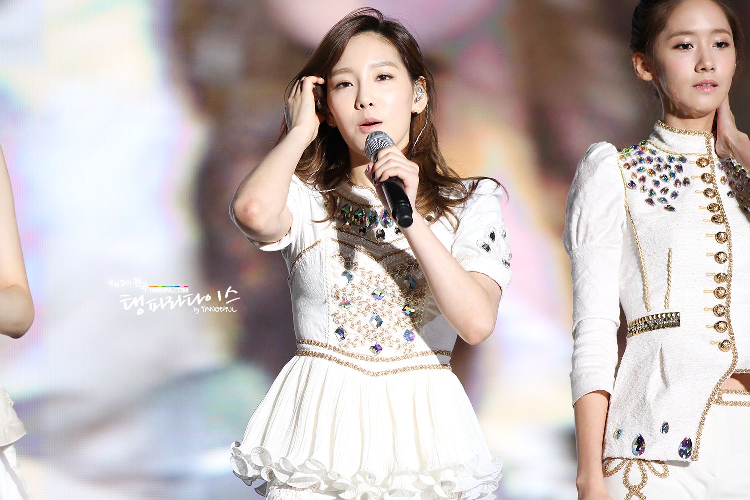 121007 강남 페스티벌 태연 직찍 35pics (CRISIS메인 + 깐죽Part.1 + 탱별)