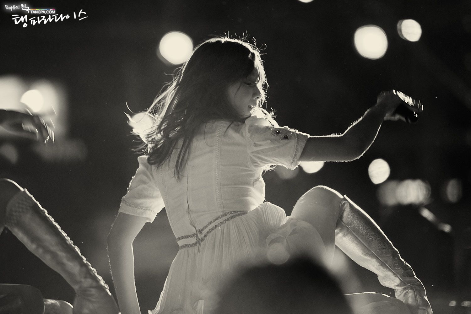 121007 강남 페스티벌 태연 직찍 35pics (CRISIS메인 + 깐죽Part.1 + 탱별)