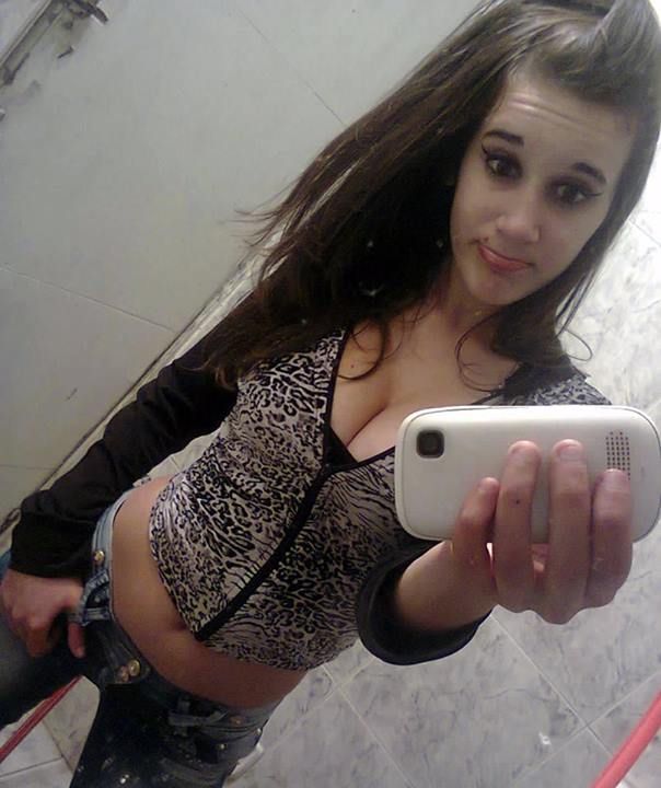 Rominita, pendeja Facebook (+18)