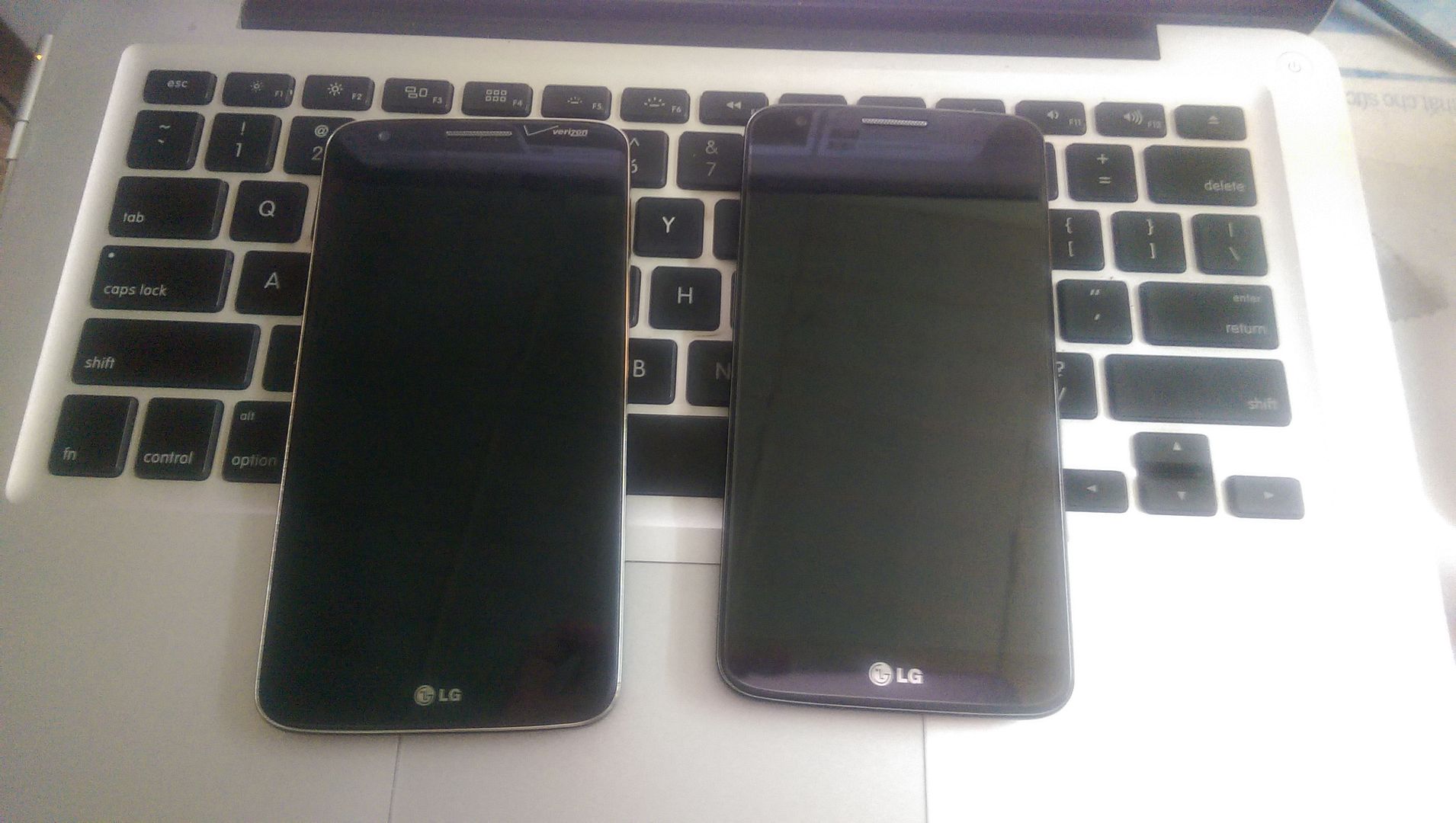 Bán 1 trong 2 con LG G2 ls980 và vs980