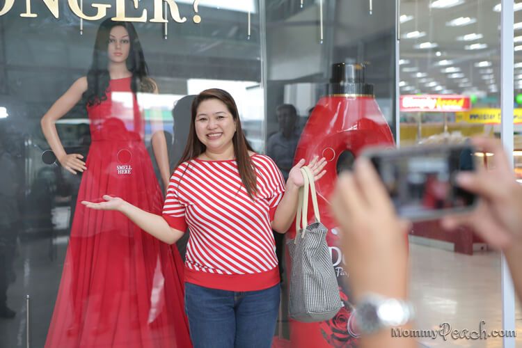 DOWNY UNVEILS #NEVERFADE WINDOW DISPLAY IN PUREGOLD