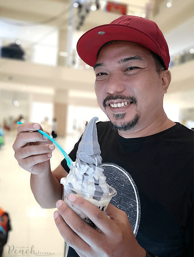 Froyo Love: BLK 513 Activated Charcoal Frozen Yogurt