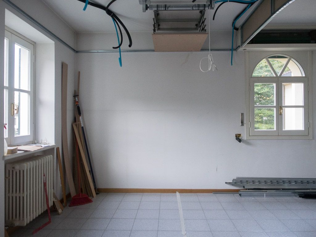 Abbassamento soffitto in cartongesso con faretti: linearità e ...