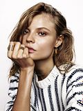 Magdalena Frackowiak Stuns In Shimmery Makeup & Statement Jewelry