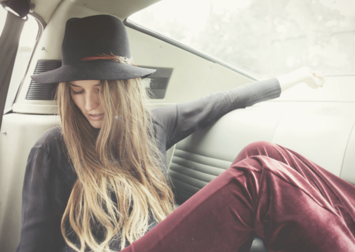 LE FASHION BLOG JANESSA LEONE LOOKBOOK HATS FEATHER DETAILS RED BURGUNDY BELL BOTTOMS VINTAGE CLASSIC CAR BLACK TOP LAID BACK CALIFORNIA 6 photo LEFASHIONBLOGJANESSALEONELOOKBOOKHATSFEATHERDETAILSREDBURGUNDYBELLBOTTOMSVINTAGECLASSICCARBLACKTOPLAIDBACKCALIFORNIA6.png