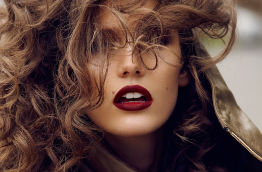 LE FASHION BLOG PAUL MITCHELL CURLS CONFESSION PRETTY 90S INSPIRED FALL CURLS BRUNETTE BURGUNDY WINE DEEP RED LIPS VOGUE PARIS KENDRA SPEARS OCTOBER 2012