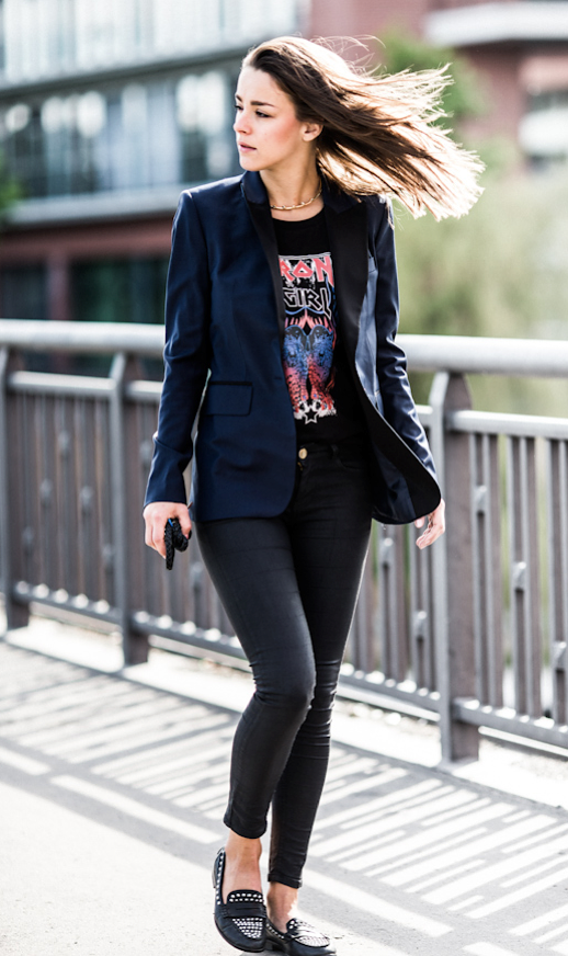 LE FASHION STREET STYLE SANDRA SAMBERG A LOVE IS BLIND DOREEN SCHUMACHER NAVY BLUE BLAZER JACKET CONTRAST LAPELS BLACK LAPELS NEON BAND PRINT IRON MAIDEN TEE TSHIRT LEATHER LEGGING SKINNY JEANS STUDDED ZARA LOAFERS GOLD SPIKE NECKLACE photo LEFASHIONSTREETSTYLESANDRASAMBERGALOVEISBLINDDOREENSCHUMACHERNAVYBLUEBLAZERJACKETCONTRASTLAPELSBLACKLAPELSNEONBANDPRINTIRONMAIDENTEETSHI.png