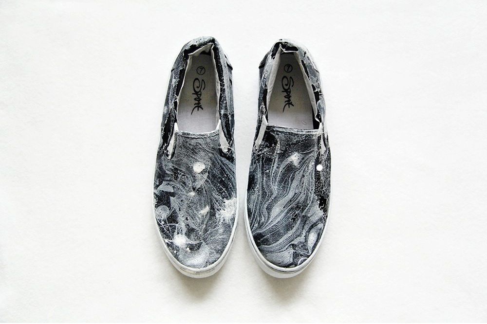 Le fashion blog diy marble print sneakers trainers how to via fall for diy