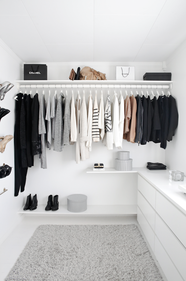 Le Fashion: A FASHIONABLE HOME: MINIMAL + BRIGHT WALK-IN CLOSET