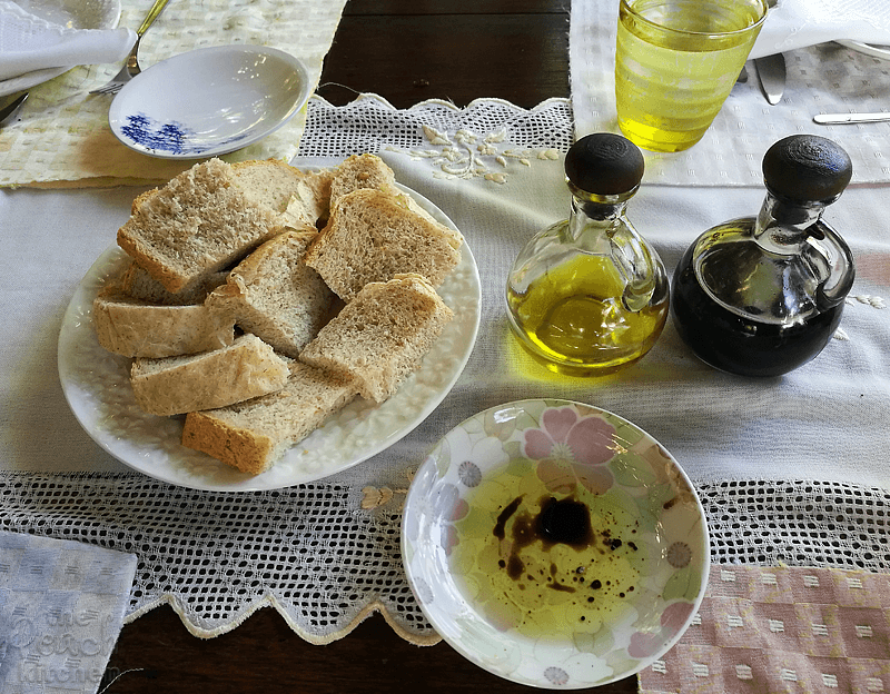  Marcia Adams Restaurant : Complimentary Bread, olive oil, and balsamic vinegar
