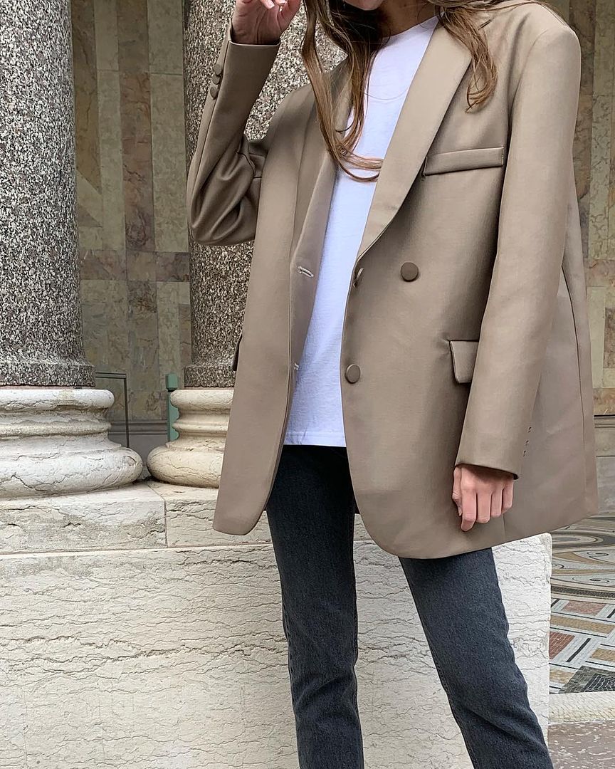 This Instagram Outfit Makes Us Want an Oversized Blazer