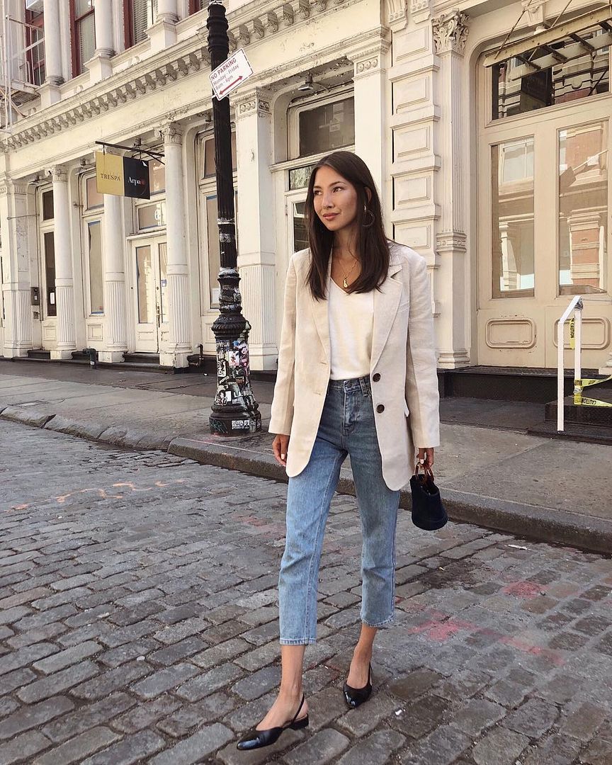 2 Ways to Wear a Linen Blazer for Spring — @fakerstrom in Cropped Jeans and Slingback Heels