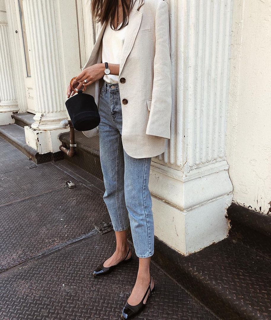 How to Wear a Linen Blazer for Spring — @fakerstrom in Cropped Jeans and Slingback Heels