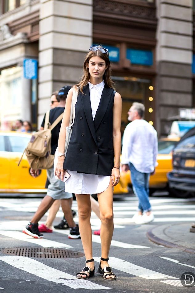 Model-Off-Duty Style: A Downtown Cool Summer Work Look | Le Fashion ...