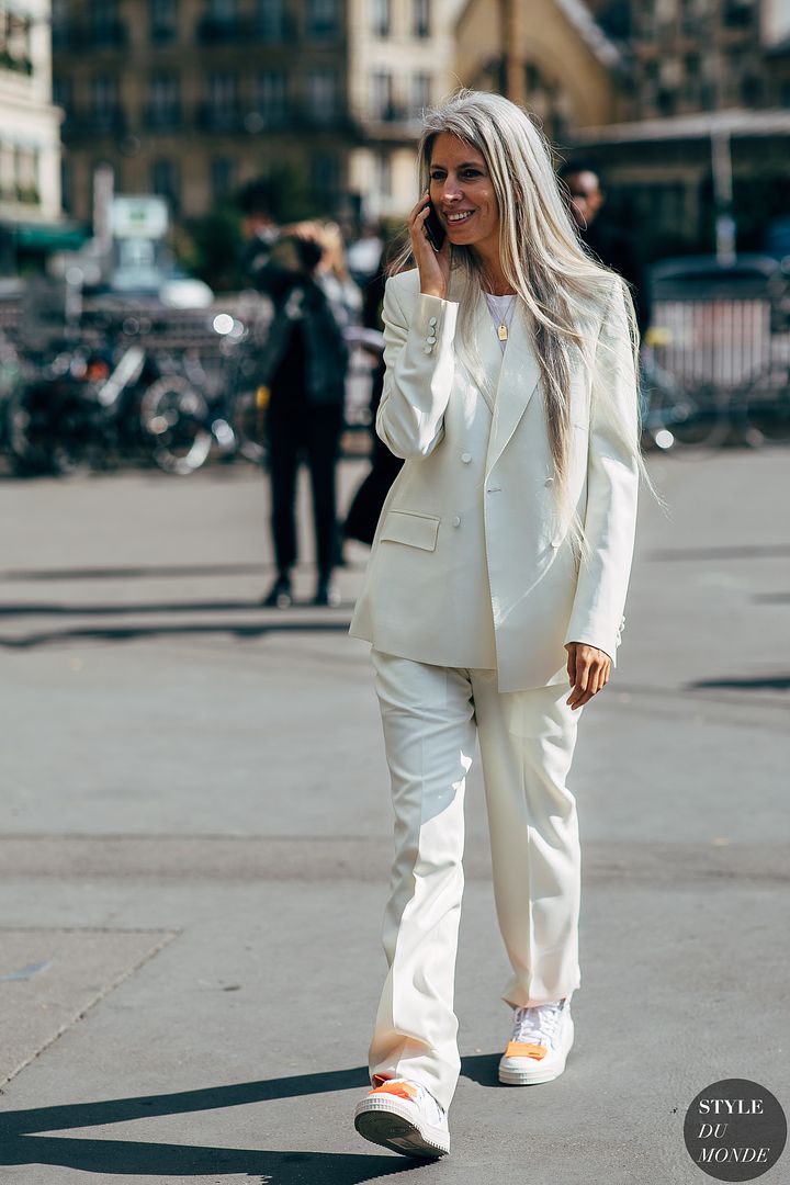 Le Fashion Blog Sarah Harris FW White Suit White T Shirt White Sneakers Via Style Du Monde 