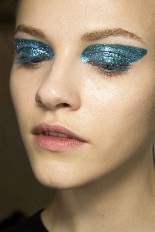 Le Fashion: BACKSTAGE BEAUTY: SHIMMERY STATEMENT EYES | DIOR F/W 2014