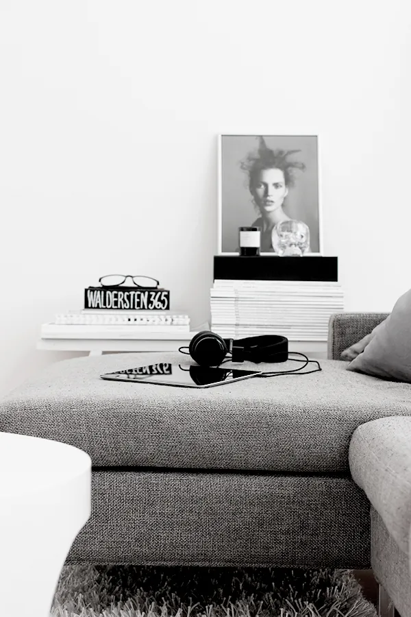 LE FASHION BLOG HOME DECOR INSPIRATION MIJA THE SUPER ORDINARY SWEDISH INTERIOR DESIGN BLOGGER BLACK AND WHITE FASHION RELATED DETAILS KATE MOSS PHOTO CANDLES MAGAZINE STACKS HEAD PHONE GREY GRAY SECTIONAL 1 photo LEFASHIONBLOGHOMEDECORINSPIRATIONMIJATHESUPERORDINARY1.jpg