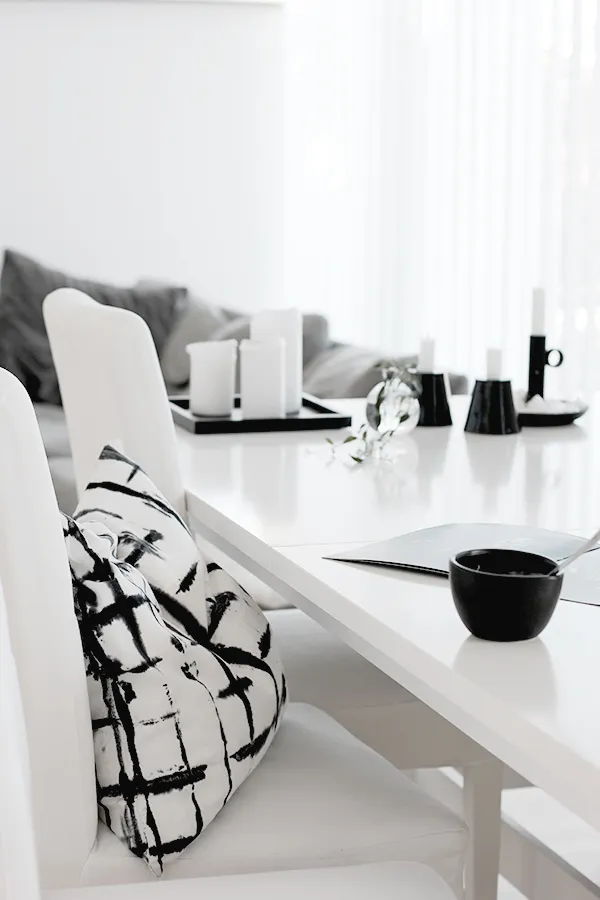 LE FASHION BLOG HOME DECOR INSPIRATION MIJA THE SUPER ORDINARY SWEDISH INTERIOR DESIGN BLOGGER BLACK AND WHITE FASHION RELATED DETAILS KITCHEN TABLE WHITE LACQUERED TABLE WHITE ELATHER DINING CHAIRS CANDLES BLACK CANDLE HOLDERS BLACK AND WHITE GRAPHIC PRINT THROW PILLOW 4 photo LEFASHIONBLOGHOMEDECORINSPIRATIONMIJATHESUPERORDINARY4.jpg