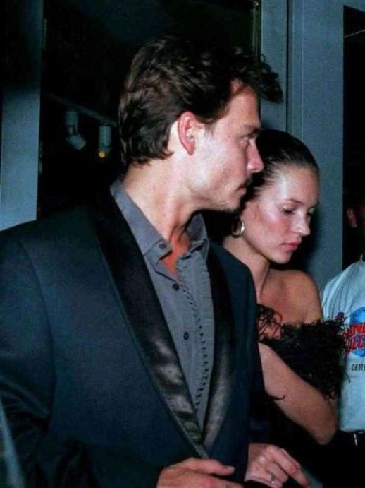 LE FASHION BLOG JOHNNY DEPP KATE MOSS JOHNNY AND KATE INSPIRATION FEATHER STRAPLESS DRESS 26
