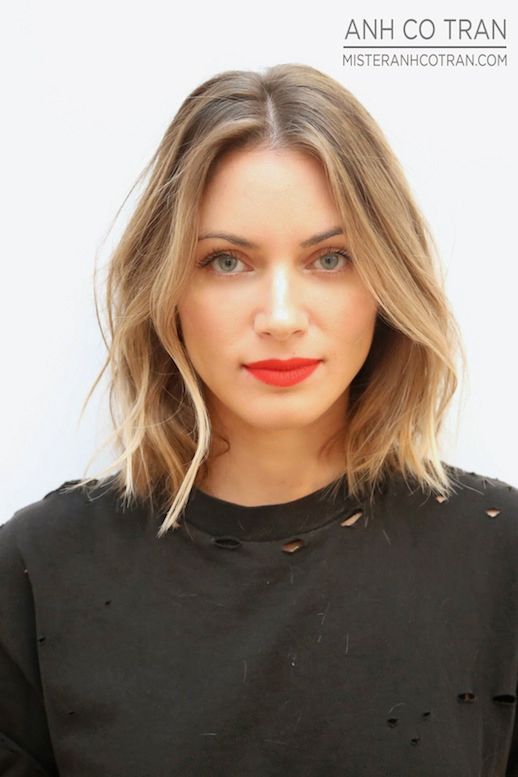 Le Fashion Blog Haircut Inspiration The Perfect Wavy Bob Via Mister Anh Co Tran Front Texturized Beach Waves Highlights Balayage Bright Beauty Red Lipstick Destroyed Distressed Black Tee Tshirt Summer Haircut 2