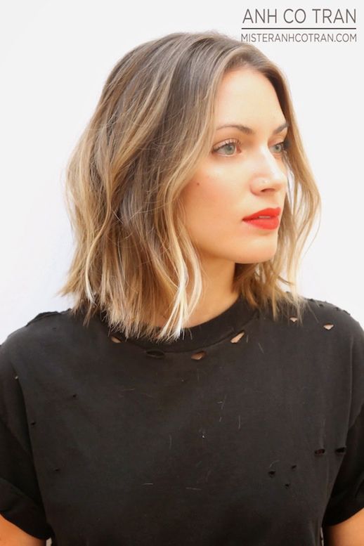 Le Fashion Blog Haircut Inspiration The Perfect Wavy Bob Via Mister Anh Co Tran Front Texturized Beach Waves Highlights Balayage Bright Beauty Red Lipstick Destroyed Distressed Black Tee Tshirt Summer Haircut 4