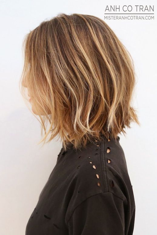 Le Fashion Blog Haircut Inspiration The Perfect Wavy Bob Via Mister Anh Co Tran Left Side Texturized Beach Waves Highlights Balayage Bright Beauty Red Lipstick Destroyed Distressed Black Tee Tshirt Summer Haircut 5