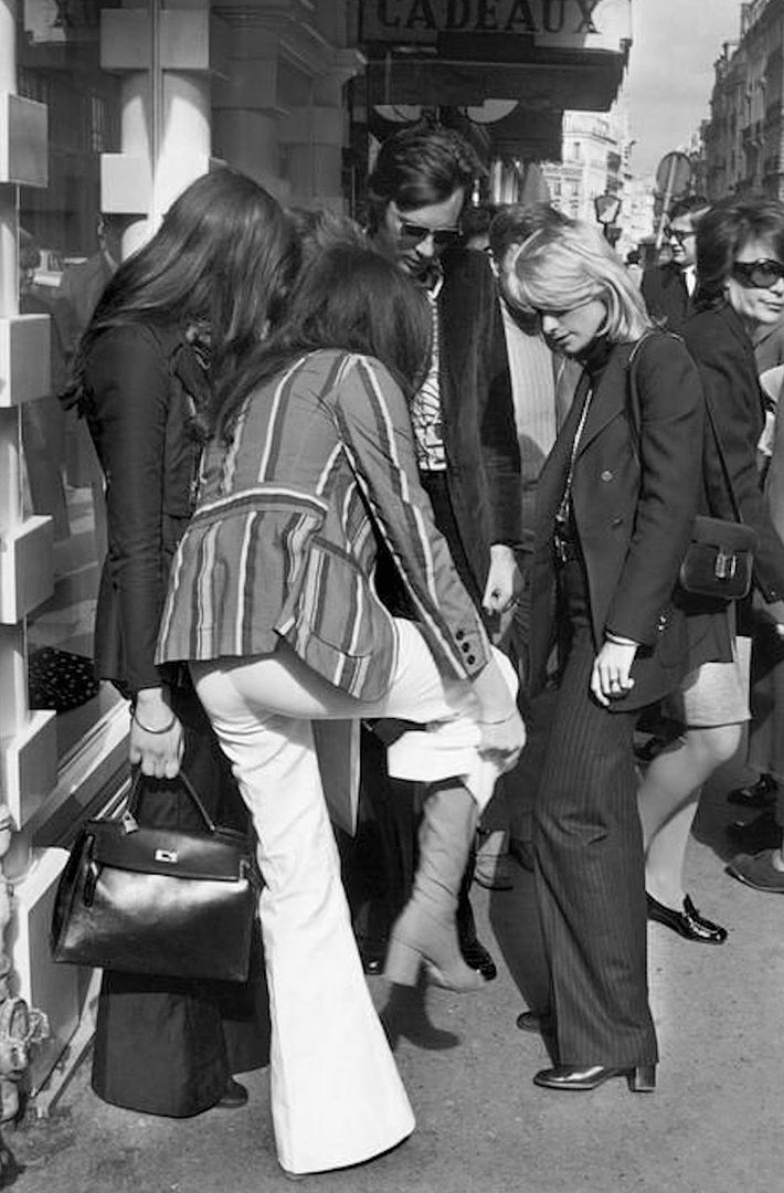 Le Fashion: 45 Incredible Street Style Shots From The '70s