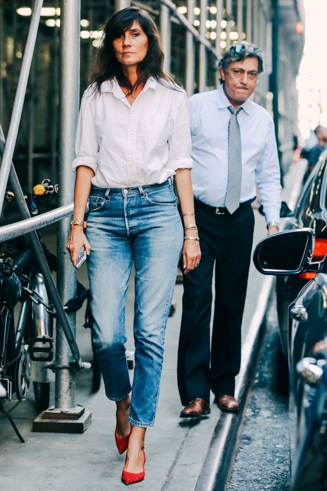 Le Fashion Blog Emmanuelle Alt Street Style White Button Down Shirt Cropped Jeans Red Kitten Heels Classic Casual Chic Outfit Via Vogue France