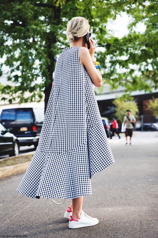 Street Style: A Casual Chic Way To Wear A Houndstooth Dress | Le ...