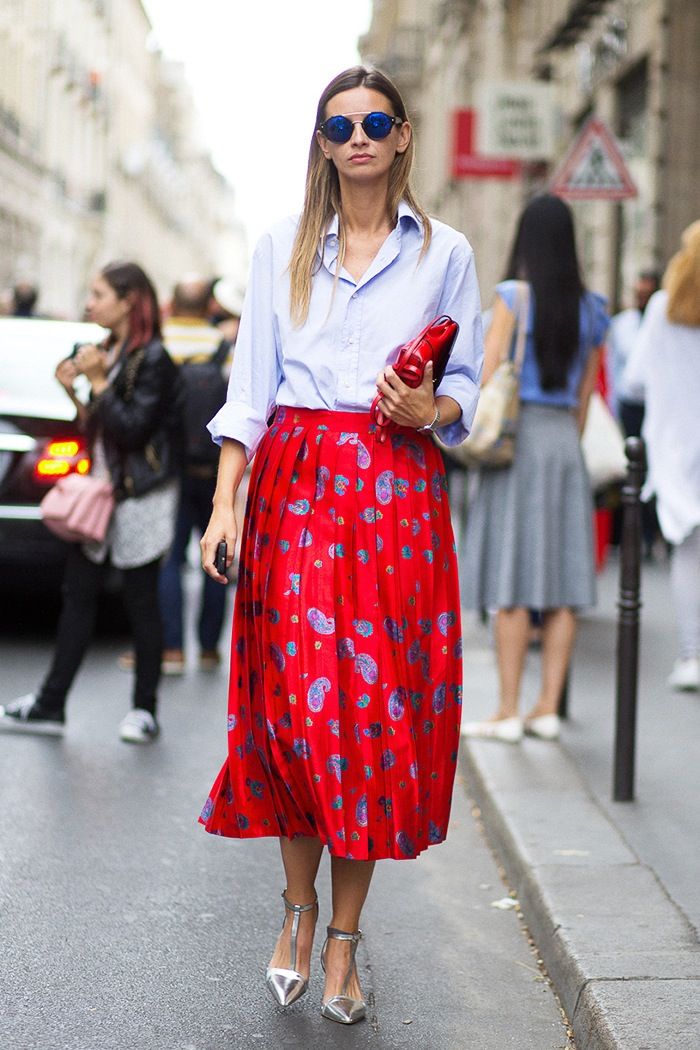 Street Style: How To Pull Off A Bold Printed Midi Skirt | Le Fashion ...