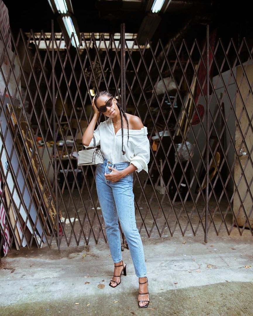 Le fashion Blog Spring Trend Light Wash Straight Leg Jeans Via Chrissyford