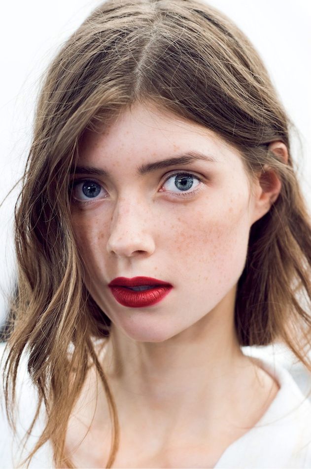 Le Fashion: Holiday Party Beauty Inspiration: Romantic Waves + Red Lips